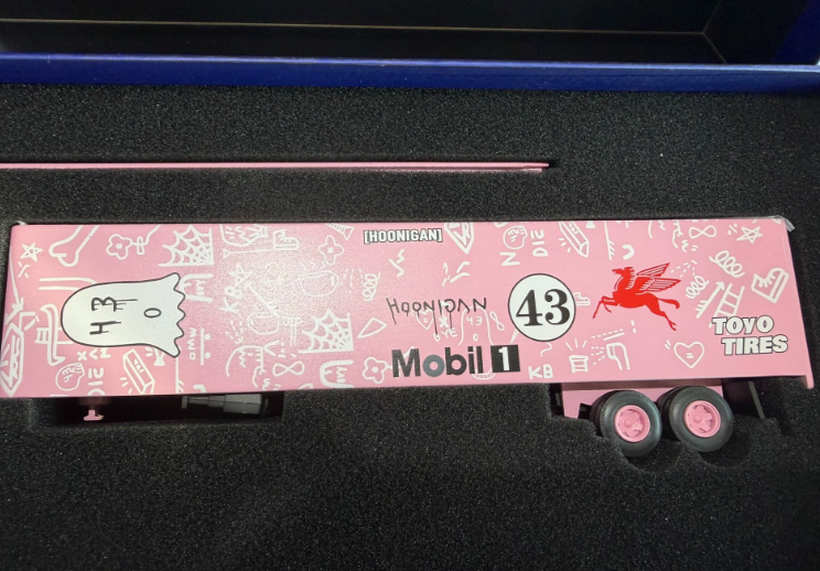 Fine Works 64 1/64 Peterbilt 379 King Hauler Hoonigan Pink