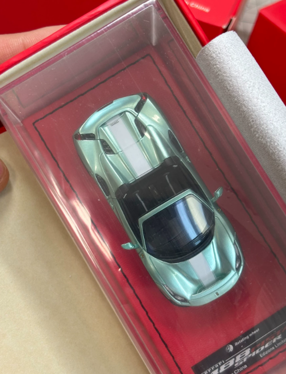 Rotating Wheel 1/64 Ferrari 488 Pista Spider Gem Green Limited 399