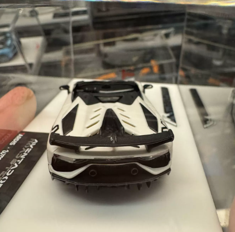 TARDIS 1/64 Lamborghini Aventador SVJ Roadster Panda White Black