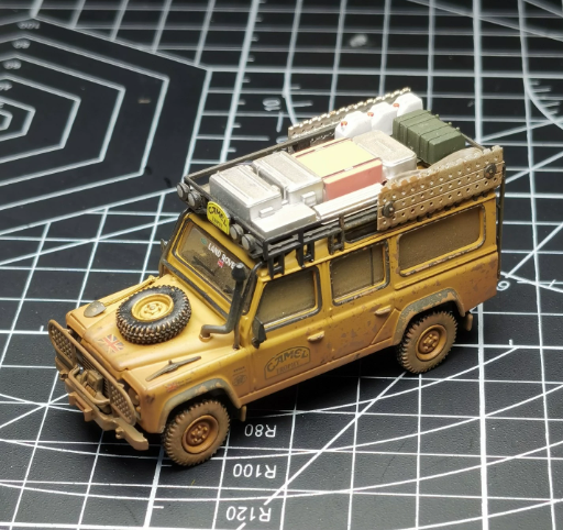 MINI GT 221 Land Rover Defender 110 1989 Camel Trophy Muddy 1/64