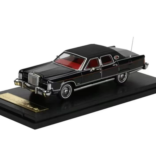 Turning Crush 1/64 Lincoln Continental Town Car Black Limited 200