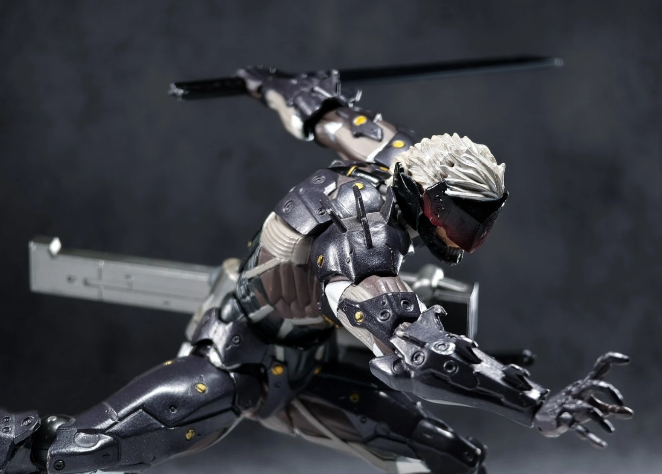 Revoltech Yamaguchi 140 Raiden Metal Gear Rising
