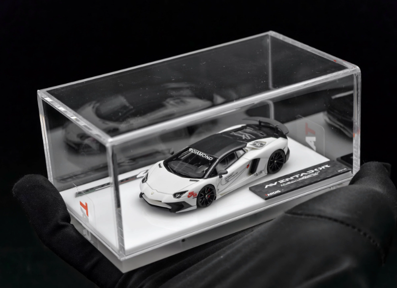 TARDIS 1/64 Lamborghini Aventador LP750-4SV Semi Matt White Resin Model