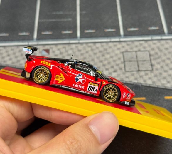 Tarmac Works 1:64 Ferrari 488 GT3 Bathurst 2017 88A