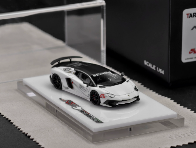 TARDIS 1/64 Lamborghini Aventador LP750-4SV Semi Matt White Resin Model