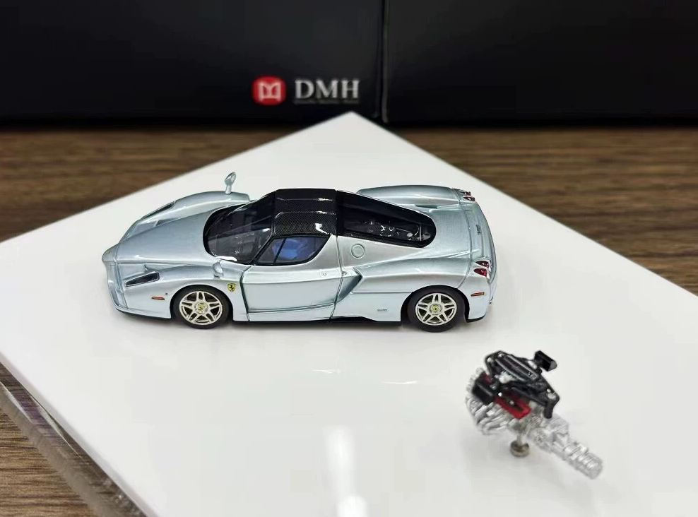 DMH 1/64 Ferrari Enzo Gift Set Silver Blue Carbon Roof Limited 50