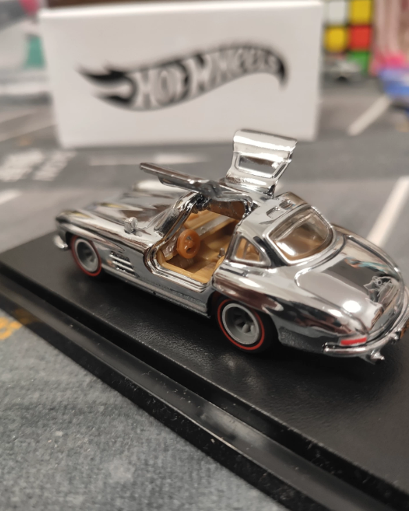 Hot Wheels RLC 55 Mercedes-Benz 300 SL Chrome Opening Gullwing 1/64 Model