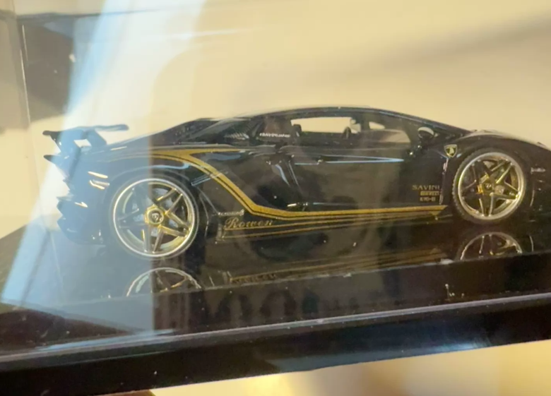 Rotating Wheel Lamborghini Aventador Resin Model Limited 99