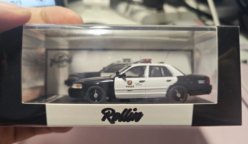 Rollin 1:64 Ford Crown Victoria LAPD Police Car 377