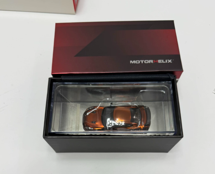 MOTORHELIX 1/64 Nissan GT-R R35 Sunset Orange Chase