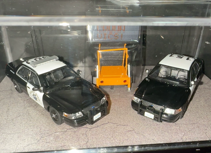 Rollin 1/64 CHP Ford Crown Victoria Last Crown Vics 151 909 Set