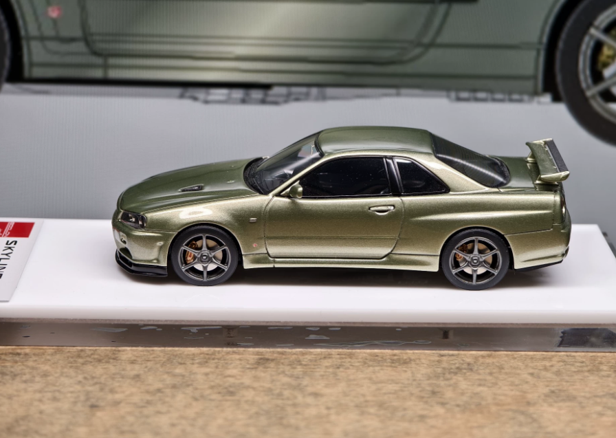Make Up 1/43 Nissan Skyline GT-R R34 V-spec II Nur Millennium Jade EM372A