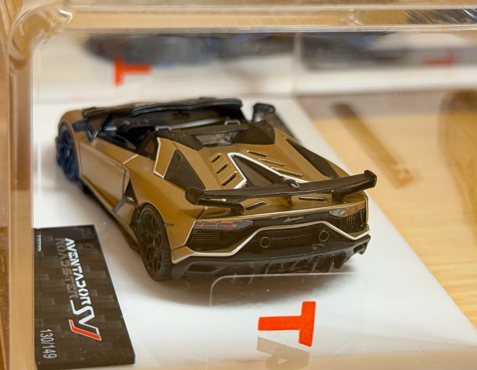 Tardis 1/64 Lamborghini Aventador SVJ Roadster Bronzo Zenas Model