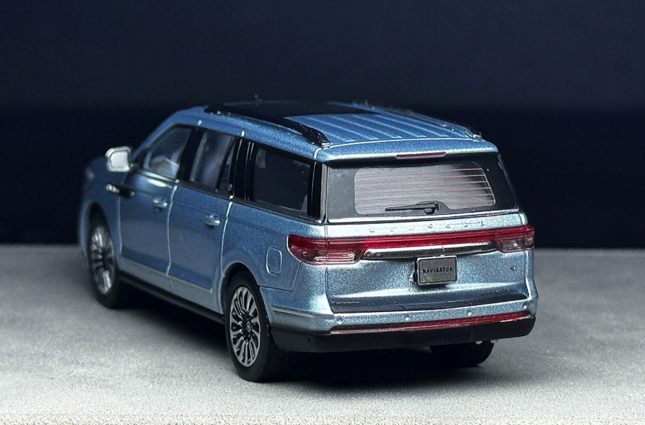 WTX 1/64 2022 Lincoln Navigator LWB Alloy Model A-Light Ice Blue