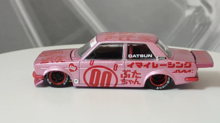 MINI GT Kaido House #161 Datsun 510 Pro Street Buta V1