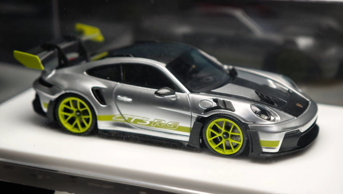 Fuelme 1/64 Porsche 911 992 GT3 RS GT Silver Acid Green