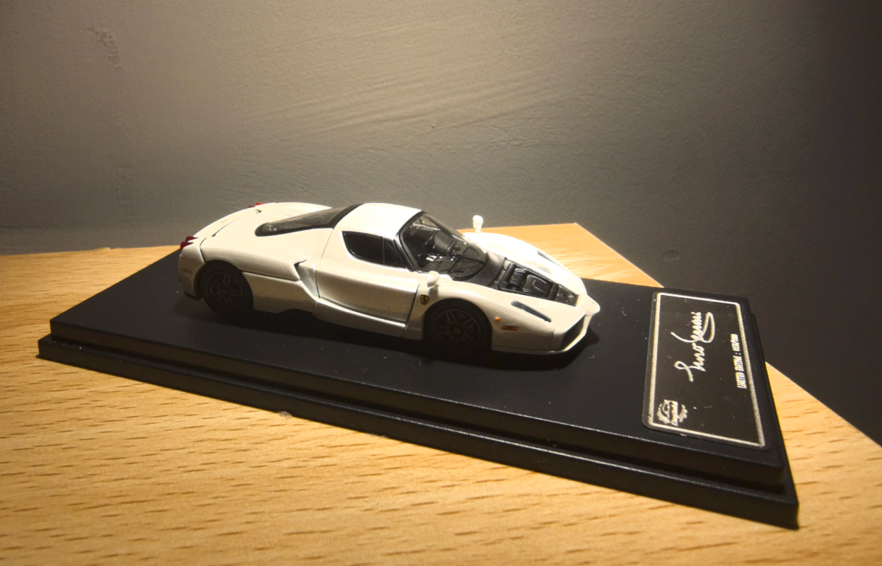 King Model 1:64 Ferrari Enzo Pearl White Diecast Model