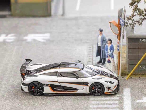 Focal Horizon 1/64 Koenigsegg Agera RS Glacier White