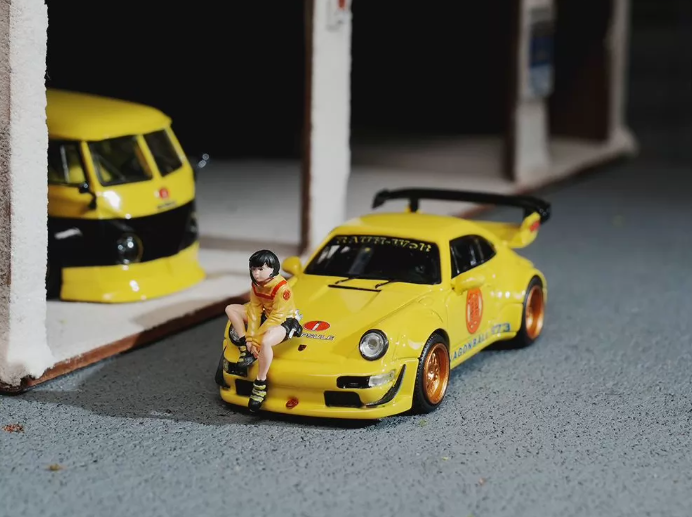 MINI STATION 1/64 Porsche 964 RWB Master Roshi Yellow Figure
