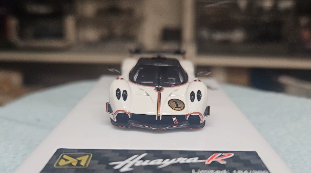 DMY 1/64 Pagani Huayra R White Copper Livery