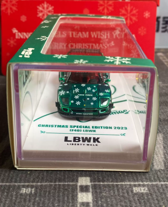 INNO64 1/64 Ferrari F40 LBWK Christmas 2023 Secret Green Snowflake