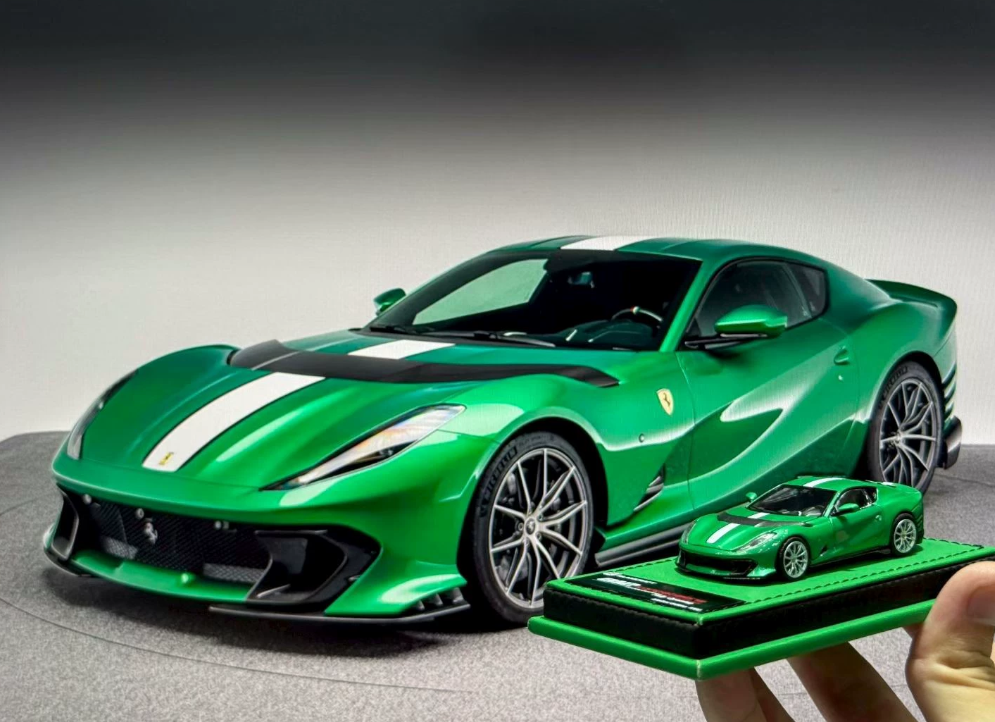 GLAMCRAFT 1/64 Ferrari 812 Competizione Green Alloy Model