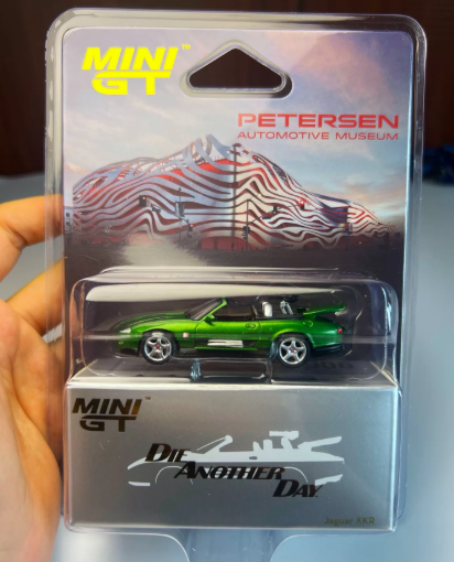 MINI GT 908 1/64 Jaguar XKR 007 Die Another Day Petersen Gold Label