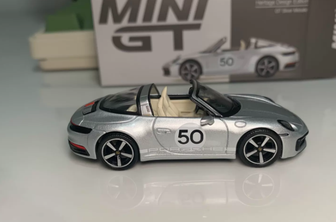 MINI GT 507 Porsche 911 Targa 4S Heritage Silver