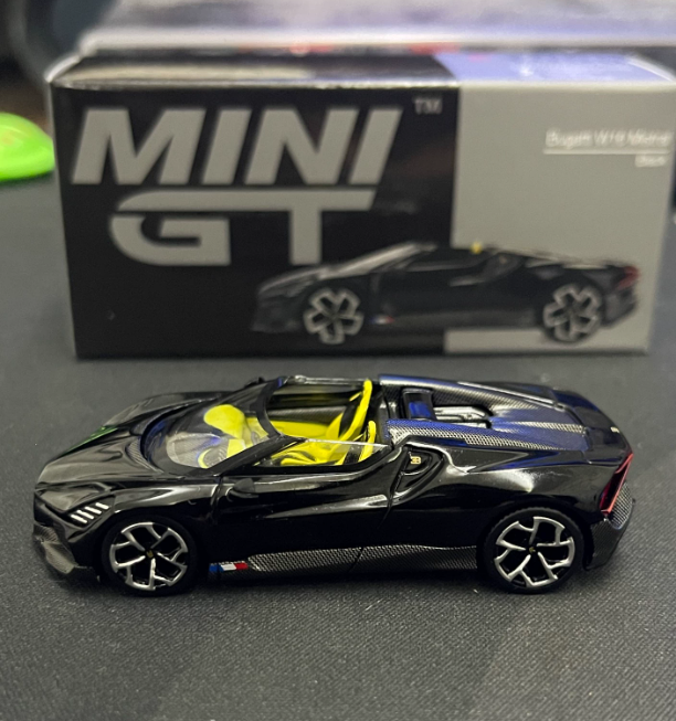 MINIGT 1058 1/64 Bugatti W16 Mistral Black Convertible