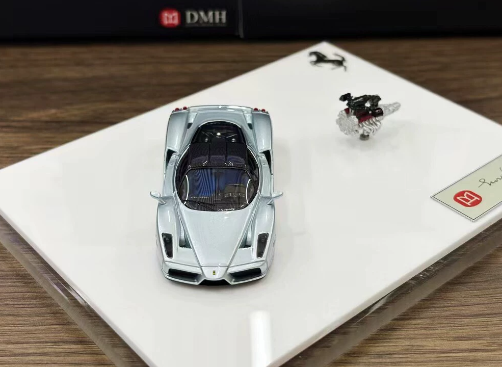DMH 1/64 Ferrari Enzo Gift Set Silver Blue Carbon Roof Limited 50