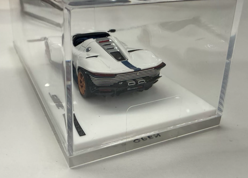 SUHE 1/64 Ferrari Daytona SP3 White w/ Blue Stripe Limited Resin Model