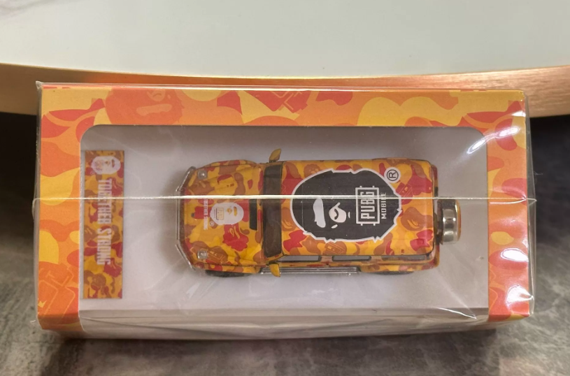 Motorhelix 1/64 Mercedes-Benz G63 AMG BAPE PUBG Sunflower Edition