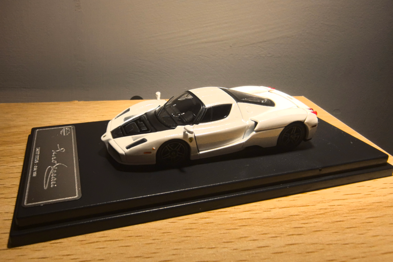 King Model 1:64 Ferrari Enzo Pearl White Diecast Model