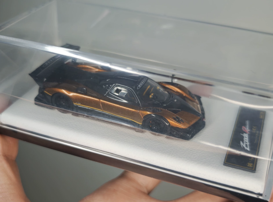 DMH x SuperZ 1/64 Pagani Zonda R Evo Nordic Gold Carbon