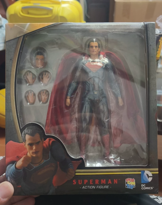 MAFEX No.018 Superman Batman v Superman Dawn of Justice Action Figure