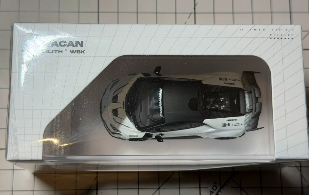 KING MODEL 1:64 Lamborghini Huracan DarwinPRO Lilith White Black Roof Diecast
