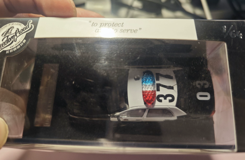Rollin 1:64 Ford Crown Victoria LAPD Police Car 377