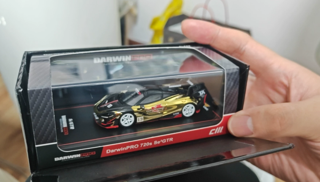 CM DarwinPRO 720s Se2GTR 1:64 Chase Electroplated Gold