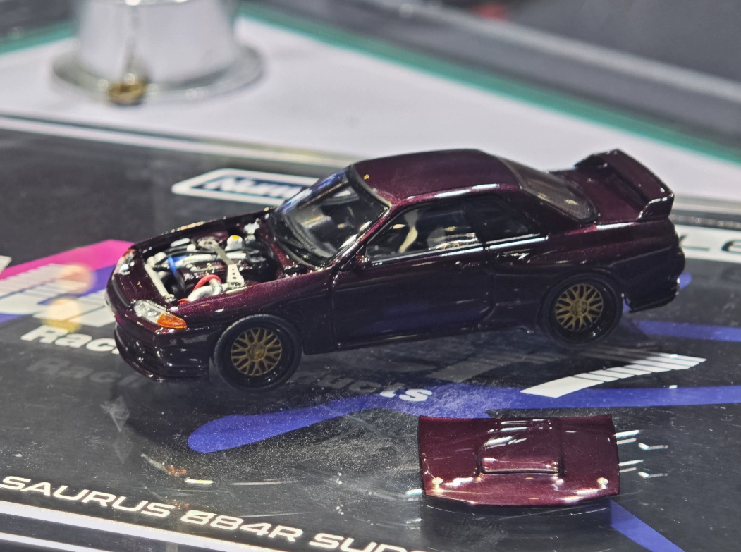 MORTAL 1/64 BNR32 Saurus 884R Sudo-R Chengdu Limited Red