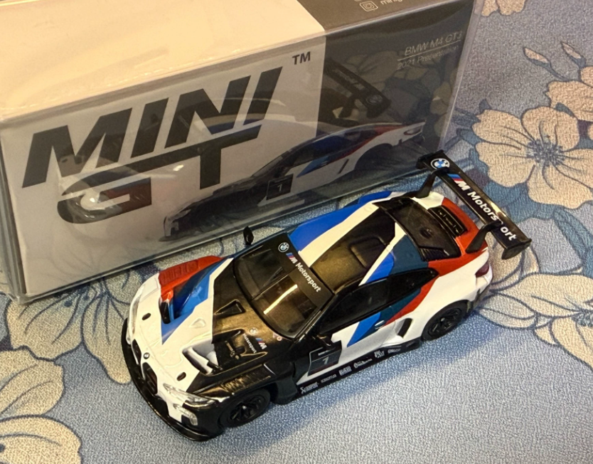 MINI GT 347 BMW M4 GT3 2021 Presentation 1/64