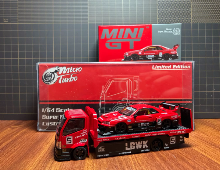 MINI GT 324 Nissan 35GT-RR Red Silhouette and Micro Turbo Tow Truck Set