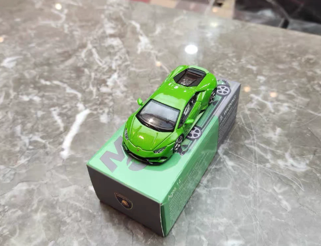 MINI GT #328 Lamborghini Huracan EVO Verde Mantis 1/64