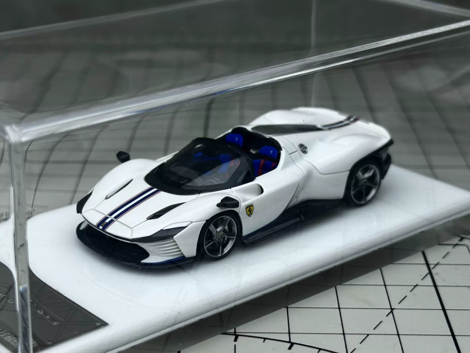 Fuelme TOC Drakhy 1/64 Ferrari Daytona SP3 Bianco King Blue LE199